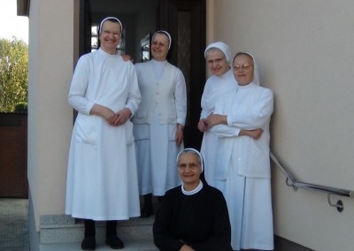 Schwester Bernarda (li) mit ihren Mitschwestern in Slavonski Brod